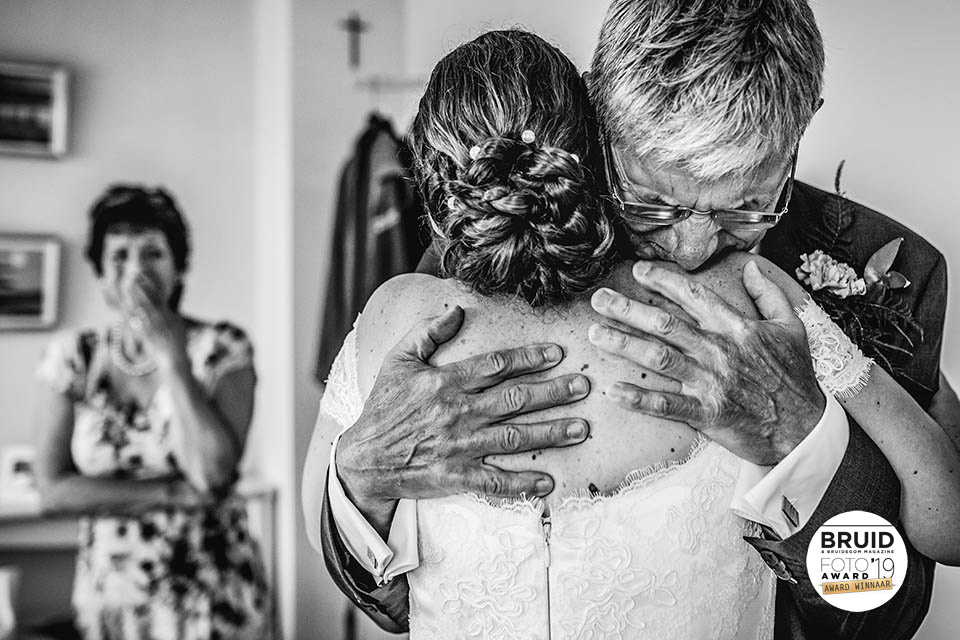 Award winnende trouwfotograaf bruidsfotografie brabant den bosch tilburg eindhoven breda gezellige ontspannen bruidsfotografie Waalwijk